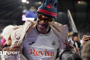 Snoop Dogg’s surreal Swansea visit heralds late drama