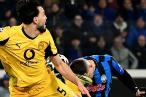 VAR hands Atalanta winning pen after bloody foul