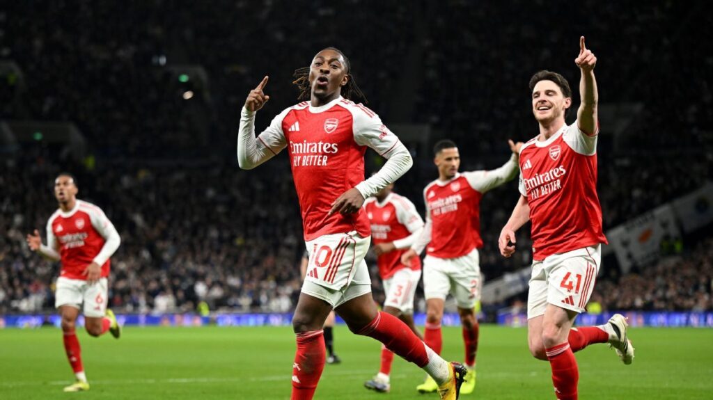 Arsenal answer championship pressure with resounding derby win at Tottenham