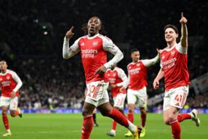 Arsenal answer championship pressure with resounding derby win at Tottenham