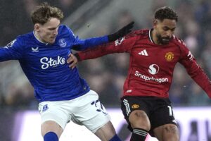 Man Utd struggling to break down Everton LIVE!