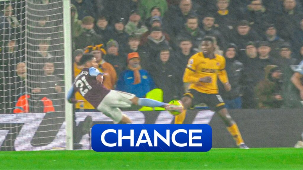 Sa stops Luiz’s acrobatic effort to keep score level!