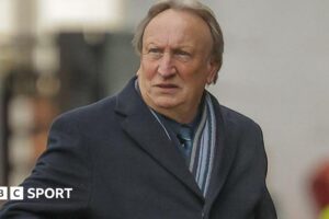 Confirmed: ‘I thought I’d be at Spurs’ – Warnock returns as Torquay boss