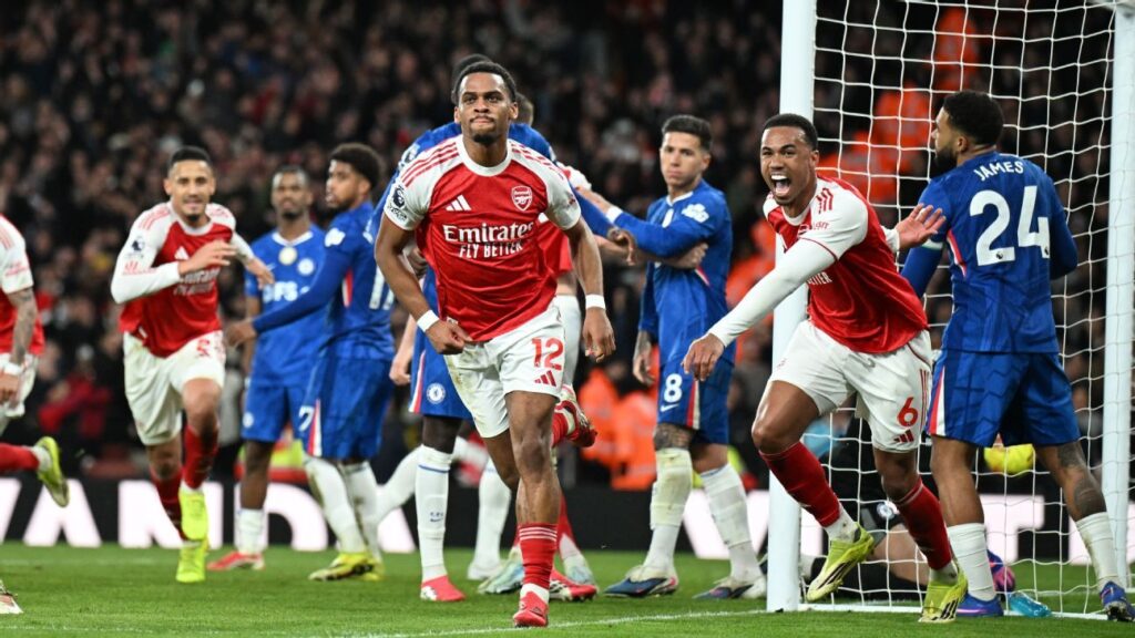 Arsenal win ugly vs. Chelsea; Bayern close in on Bundesliga championship; more