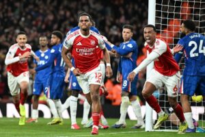 Arsenal win ugly vs. Chelsea; Bayern close in on Bundesliga championship; more