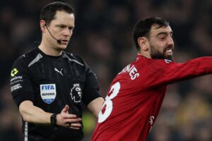 Ex-PL Ref Demands PGMOL Act After ‘Embarrassing’ Everton v Man Utd Drama