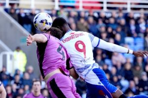 Reading coasting as Stockport, Wycombe lead; EFL on Sky LIVE!