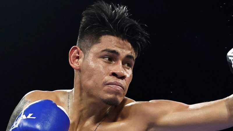 Navarrete stops Nunez to become unified champion