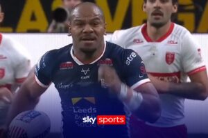 Sivo makes MASSIVE break for wonder try!