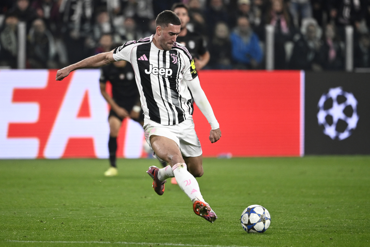 Vlahovic talks for new Juventus deal hit problems