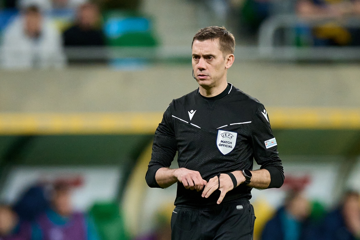 Who is the referee for Bosnia and Herzegovina vs. Italy play off final?