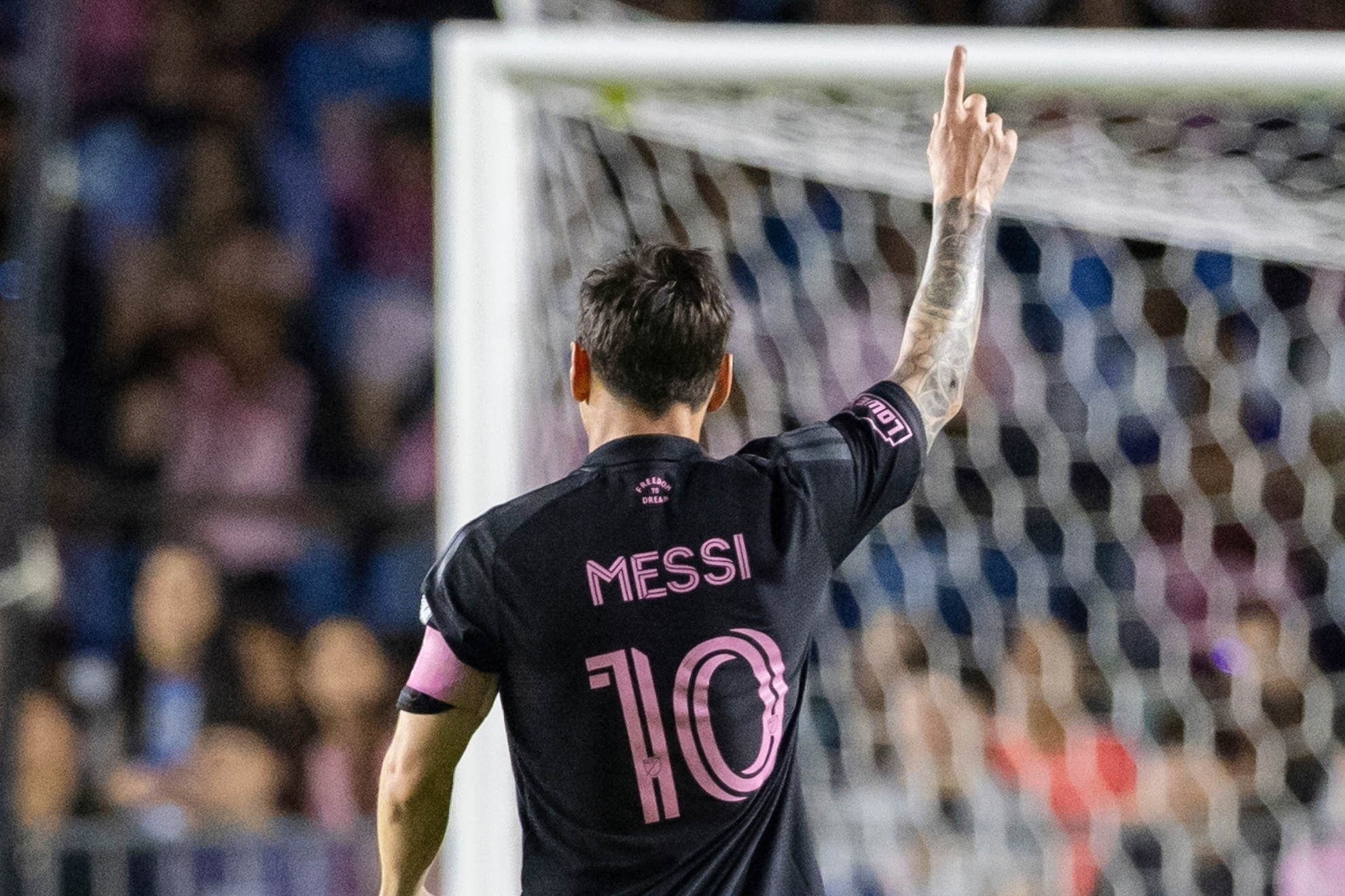 Who is the soccer legend who could be considered the GOAT alongside Messi? Here's what Joe Cole thinks