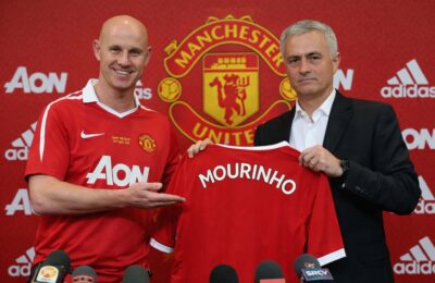 A Manchester United legend calls for the return of Jose Mourinho