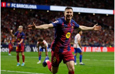 A rebound goal by Lewandowski takes Barcelona closer to LaLiga crown