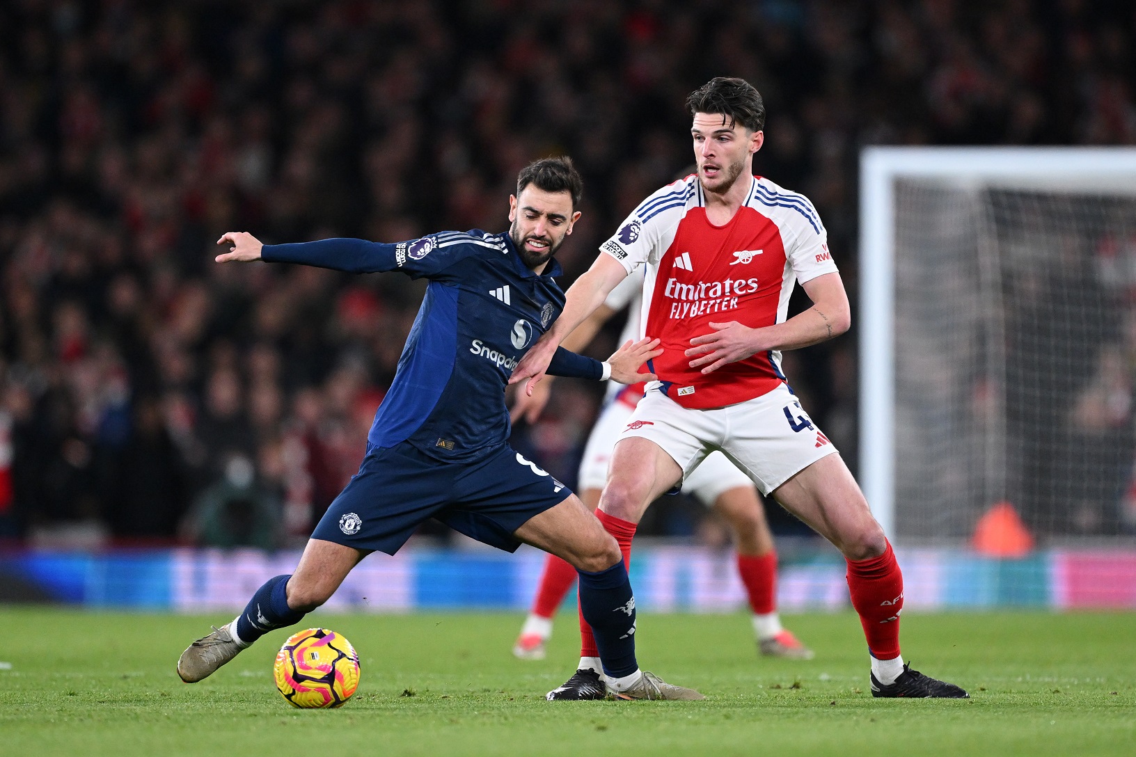 Arsenal and Man United battle for “remarkable” midfielder tipped for stardom