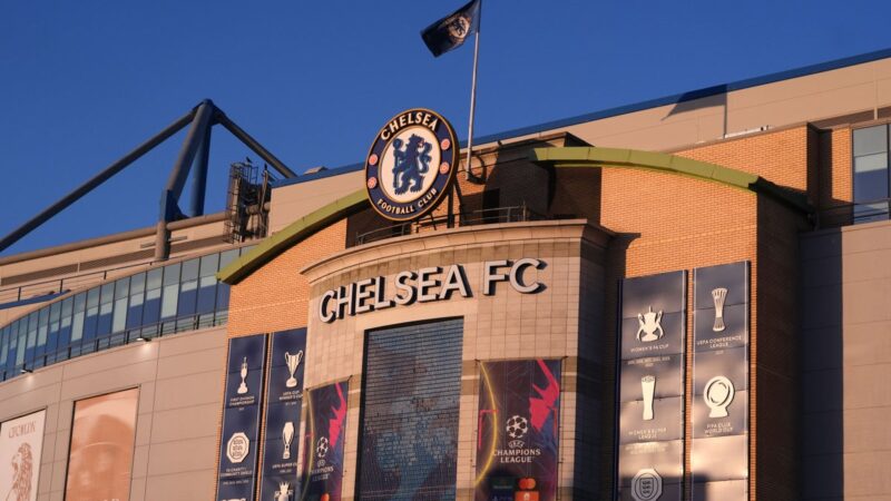 Chelsea announce pre-tax loss of £262.4m on same day they top agents’ fees list