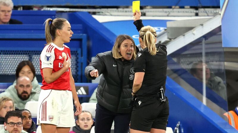 Chelsea boss slams refs after Arsenal hair pull