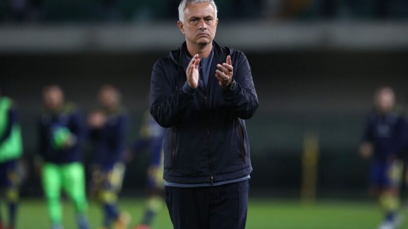 Chelsea & Newcastle enter £44m battle for star hailed as a “superhero” by Mourinho