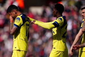 Report: Concern for Argentina before FIFA World Cup as Romero injured in Tottenham’s loss to Sunderland