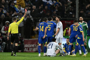 Dzeko handball and a second red? Two refereeing calls upset Italy against Bosnia