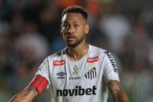 Fans unload on Neymar with brutal chants: “He’s not going to the World Cup”