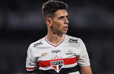 Former Chelsea midfielder Oscar retires after heart issues