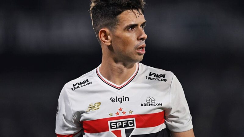 Former Chelsea midfielder Oscar retires after heart issues