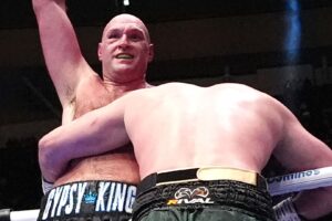 Fury returns to beat Makhmudov as AJ mega-fight looms