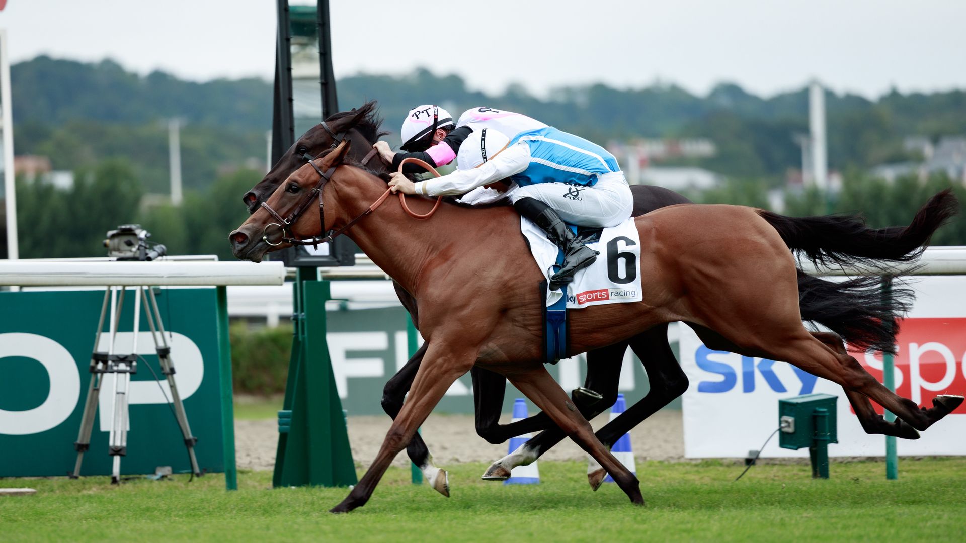 Green Spirit and Narissa clash in Prix de la Grotte