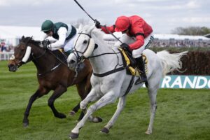 Report: Grey Dawning sees off Solness in thrilling Melling Chase