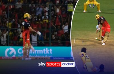 'He knows it's a monster!' | Kohli hits HUGE no look six!