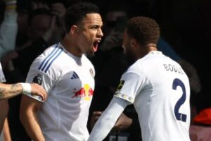 Leeds on course for crucial win over Wolves LIVE!