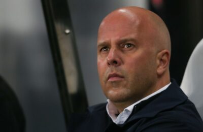 Liverpool sacking Arne Slot would be wrong, says Manchester United legend