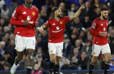 Manchester United beats Chelsea 1 0, takes a big step towards Champions League qualification