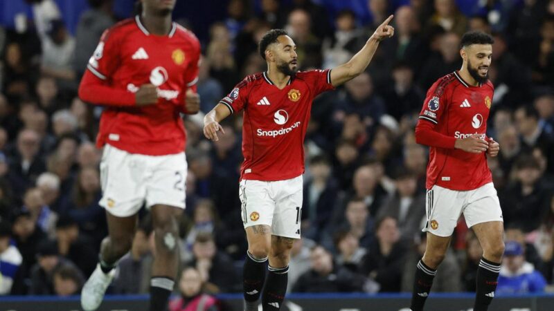 Manchester United beats Chelsea 1-0, takes a big step towards Champions League qualification
