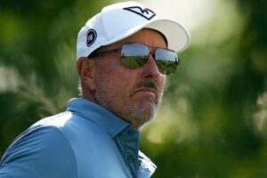 Mickelson withdraws from Masters due to ‘family health matter’