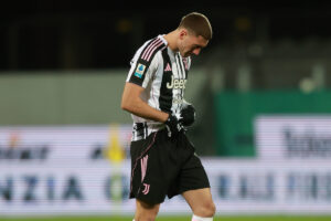 Explained: New Vlahovic injury will help Juventus in contract negotiations, newspaper claims