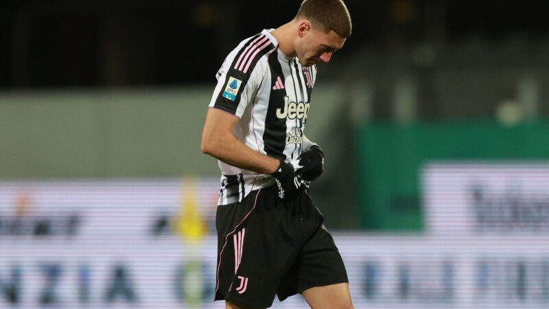 Explained: New Vlahovic injury will help Juventus in contract negotiations, newspaper claims