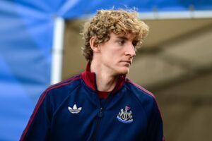 Newcastle United star ‘in talks’ with Champions League favourites as clubs yet to agree transfer fee