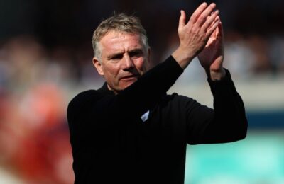 Parkinson: Wrexham to take promotion 'to the wire'