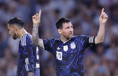 Ronaldinho throws his weight behind Messi: "He's still the best in the world"