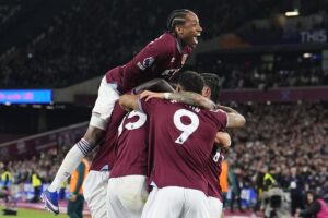 Saturday’s briefing: Tottenham in drop zone and Arteta puts Arsenal talks on ice