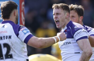Wakefield climb to fourth in Super League with big win at Castleford