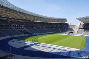 Arsenal to Return Champions League Trophy if They Defeat PSG